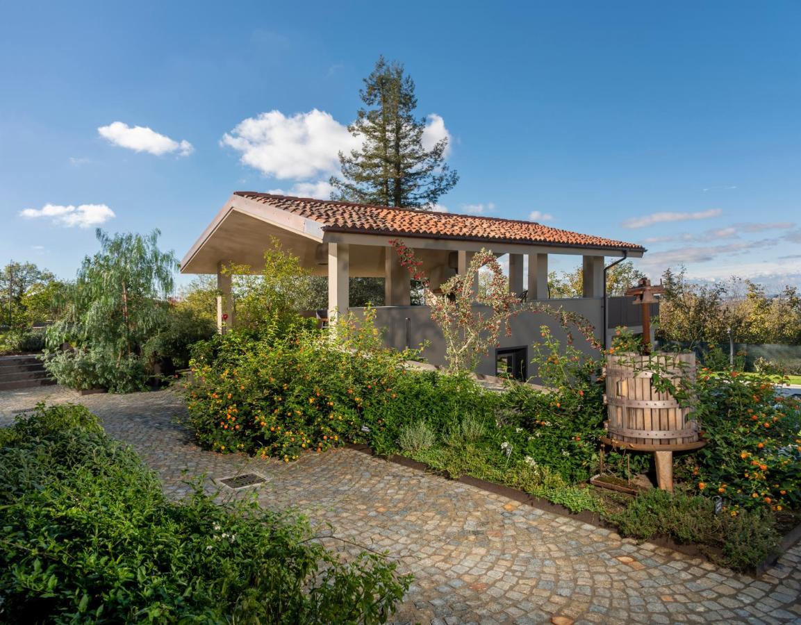 Agriturismo Speziale Wine Resort Verduno Exterior photo